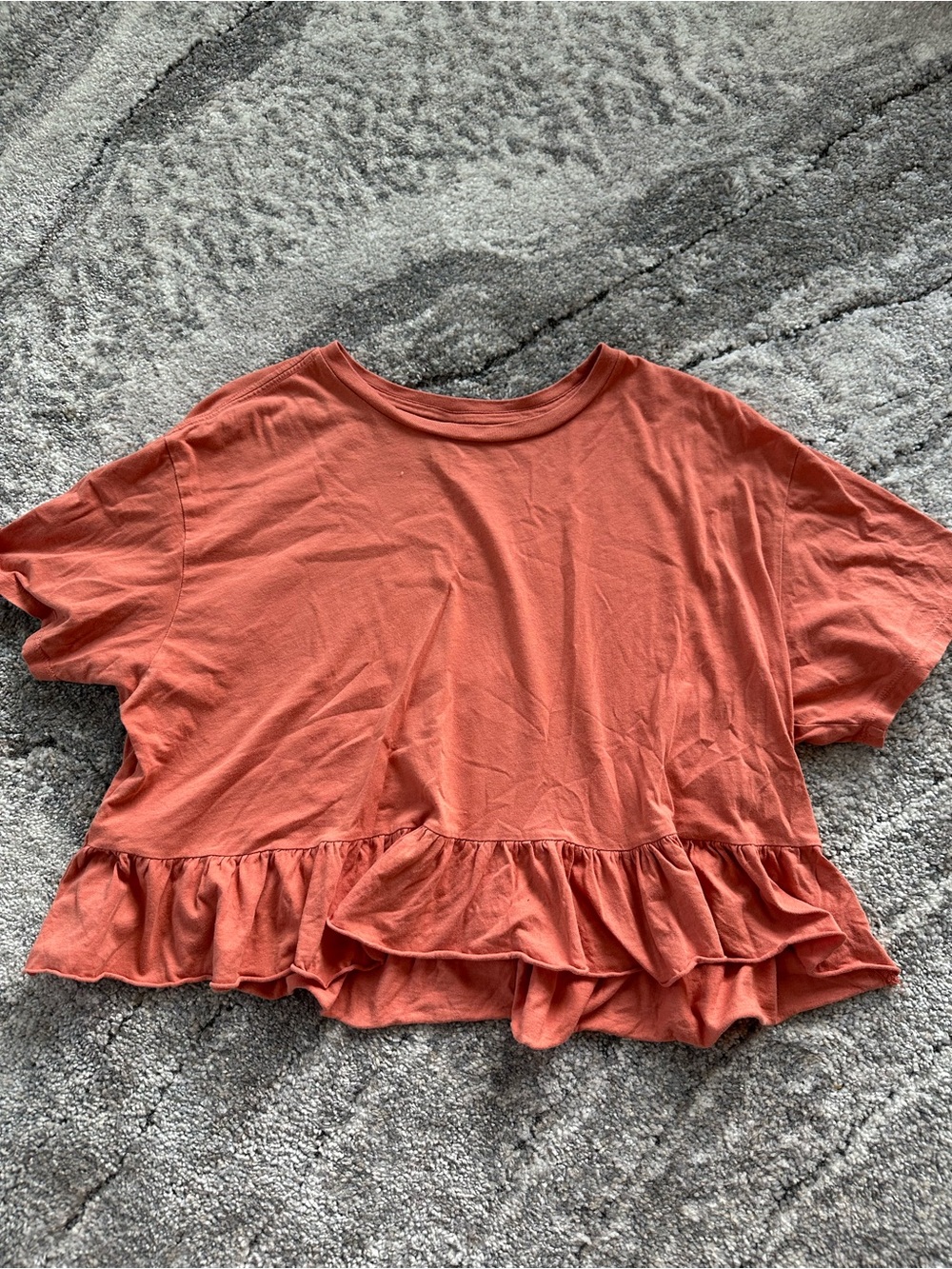 Wilde Fable Women's Ruffle Hem Tee - Coral